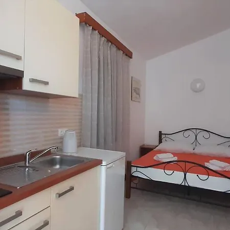 Helena Close To 3* Krk Town