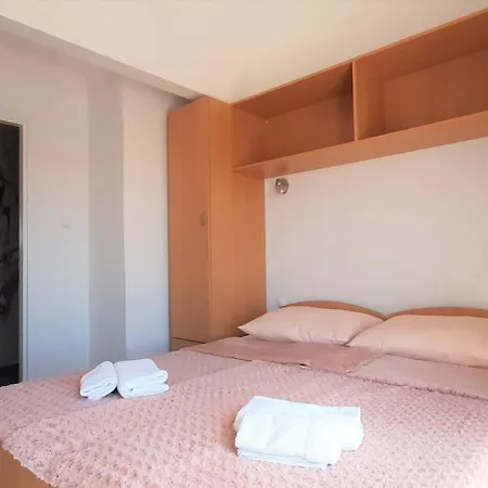 Helena Close To 3* Krk Town