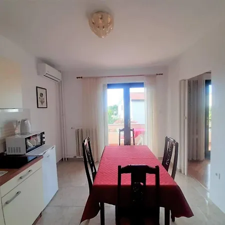 Helena Close To Vendégház