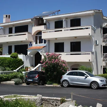 Helena Close To 3* Krk Town