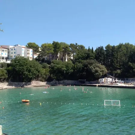 Helena Close To Vendégház 3*