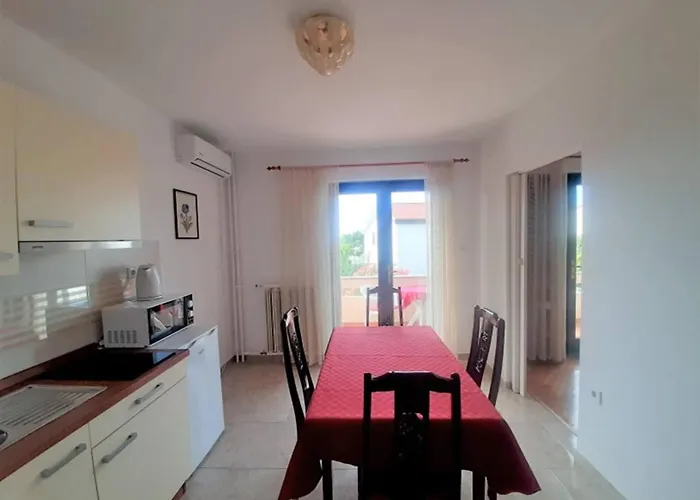 Helena Close To Vendégház