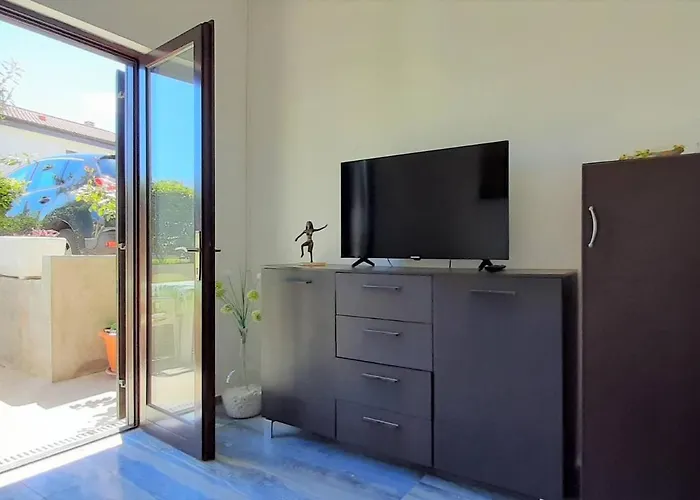 Helena Close To 3* Krk Town