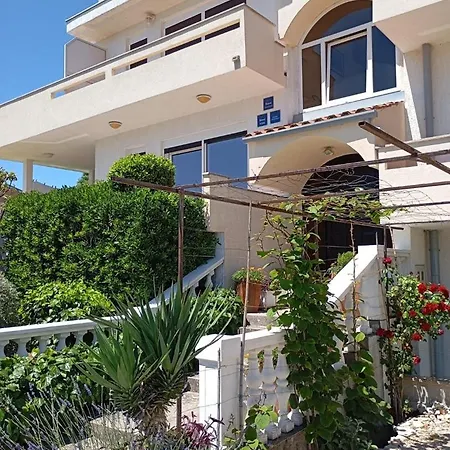Helena Close To Pensjonat 3*