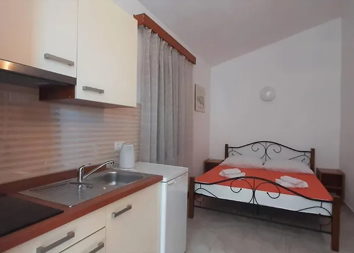 Helena Close To 3* Krk Town