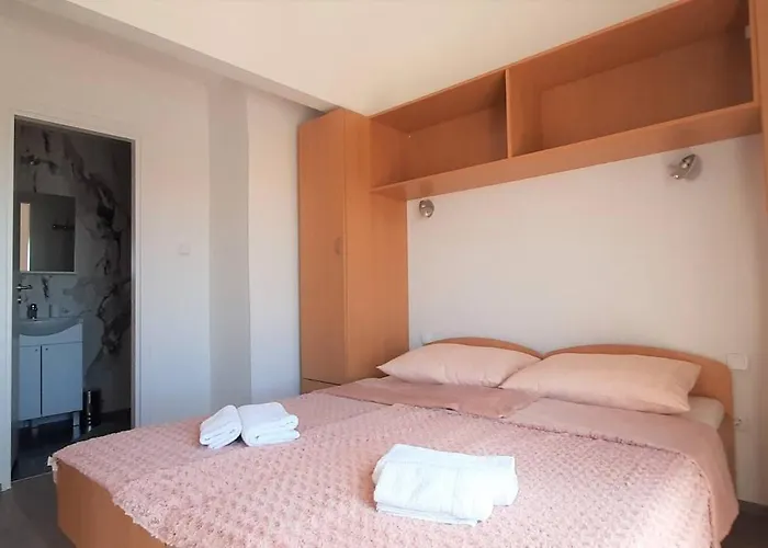 Helena Close To 3* Krk Town